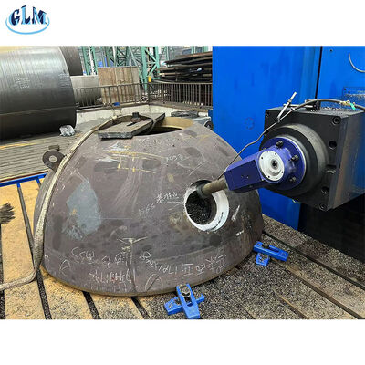 หลังจากขึ้นรูปหัวแบบครึ่งวงกลมแล้ว จะมีการเจาะรูและเสริมความแข็งแรงตามการคำนวณแรงดันเพื่อให้มั่นใจในความแข็งแรง